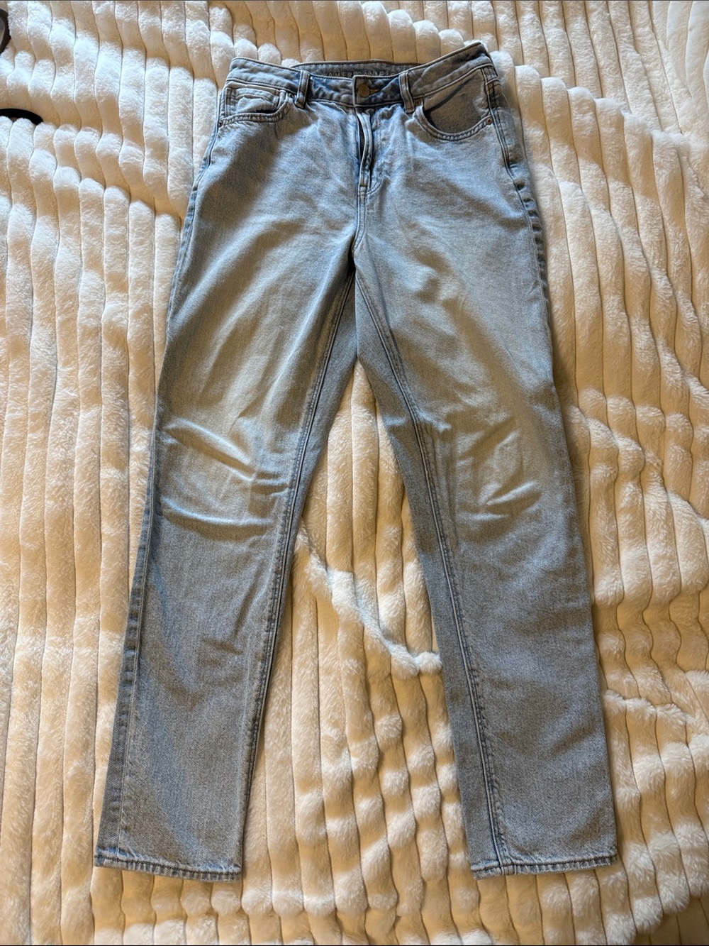 American Eagle Size 6 Long Light Wash Straight-Leg Jeans - Classic Denim